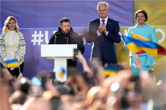 Der ukrainische Präsident Wolodymyr Selenskyj spricht bei einer Veranstaltung am Rande des Nato-Gipfels in Vilnius.
