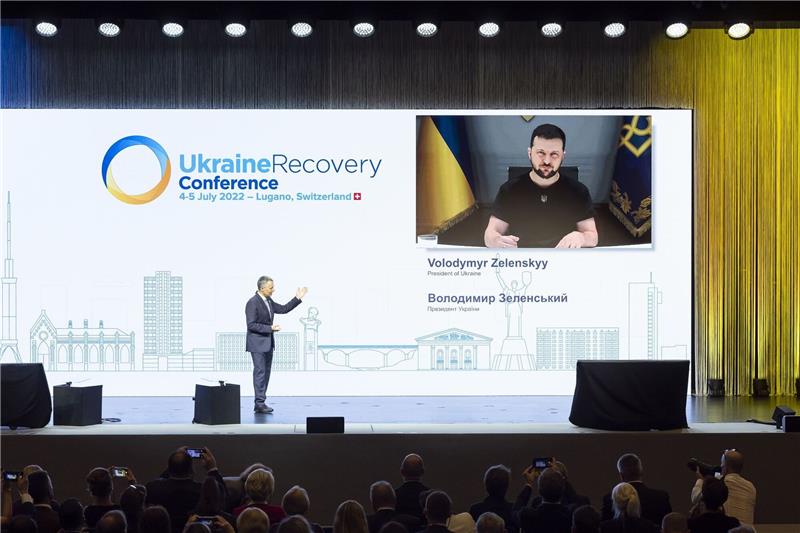 Ukraine will Wiederaufbau mit russischem Geld Der ukrainische Präsident Wolodymyr Selenskyj war in Lugano per Video zugeschaltet.