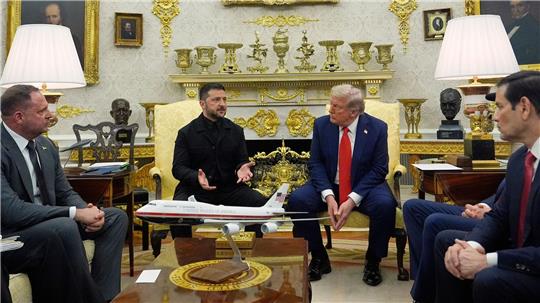 Selenskyj: Gespräche in den USA bringen Kriegsende näher Der ukrainische Staatschef Wolodymyr Selenskyj reist ein weiteres Mal in die USA, um von Washington neue Waffen für den Krieg mit Russland zu erbitten. (Archivbild)