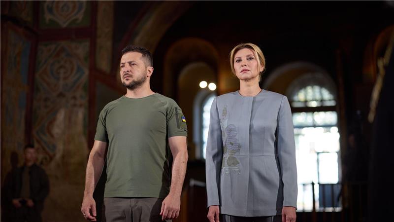 Der ukrainsche Präsident Wolodymyr Selenskyj und seine Frau Olena würdigten zum orthodoxen Osterfest die Standhaftigkeit ihrer Landsleute im Kampf gegen den russischen Angriffskrieg. (Archivbild)