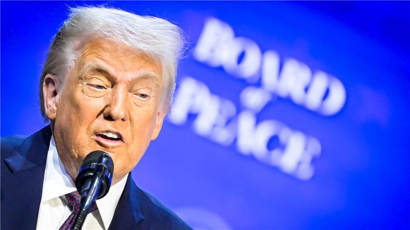 Der umstrittene Friedensrat ist ganz auf ihn zugeschnitten: US-Präsident Donald Trump hat den Vorsitz inne. (Archivbild)