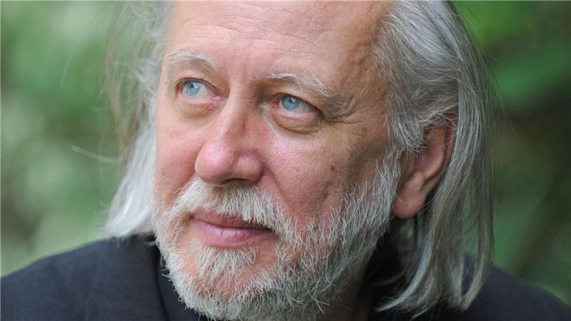 Der ungarische Literaturnobelpreisträger László Krasznahorkai spricht bei der Eröffnungskonferenz (Archivbild). 
