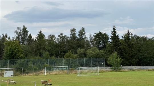Der untere Sportplatz (Foto) wird vom Hohegeißer Sportverein für den Fußball-Spielbetrieb genutzt, während der obere Platz dem Schützenverein zur Verfügung steht.