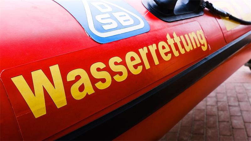 Der unterkühlte Mann auf dem Schlauchboot konnte mit einem Rettungsboot an Land gebracht werden. (Symbolbild)