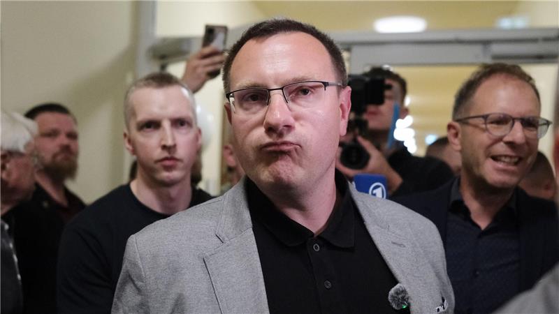 Knapper Sieg im Erzgebirge: CDU-OB setzt auf Zusammenarbeit Der unterlegene Kandidat von den rechtsextremen „Freien Sachsen“ will mit dem Wahlsieger zusammenarbeiten.