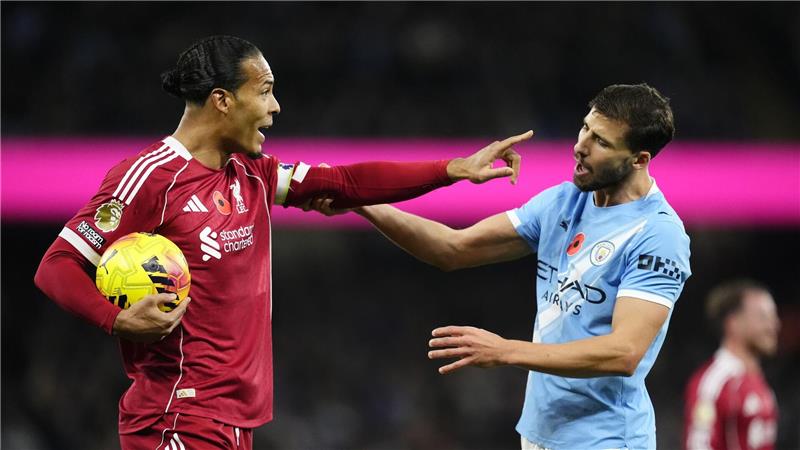 Trotz Haaland-Patzer: Man City deklassiert Liverpool mit 3:0 Der vermeintliche Liverpool-Ausgleich durch Virgil van Dijk (l) zählte wegen einer umstrittenen Abseitsposition nicht.
