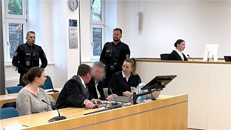Missbrauch an Schülerin: Mehr als fünf Jahre Haft für Lehrer Der verurteilte Lehrer hat sich bei seiner früheren Schülerin für den sexuellen Missbrauch entschuldigt. (Archivbild)