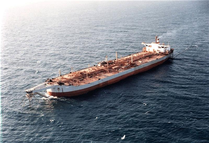 Ökologische Zeitbombe: Bergungsmission für Tanker angelaufen Der verwahrloste Öltanker «Safer» liegt seit Jahren vor der Küste.