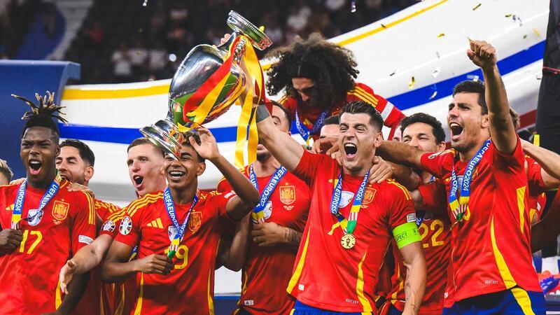 „Geschichte geschrieben“: Spaniens EM-Helden vor „neuer Ära“ Der vierte Titel: Nie hat eine Nationalmannschaft so erfolgreich bei einer EM gespielt.