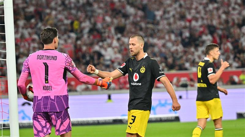 Der von den VfB-Fans ausgepfiffene Dortmunder Abwehrspieler Waldemar Anton zeigte an alter Wirkungsstätte eine starke Leistung.