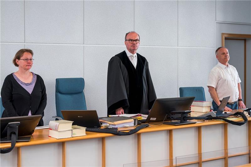 Rechtsradikale Gesinnung: Prozess um Anschlag auf Synagoge Der vorsitzende Richter am Amtsgericht Bachmann (M.) zu Beginn der Sitzung in Bamberg.