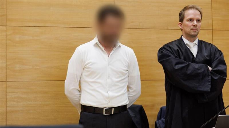 Toter Ex-Boxprofi: Prozessauftakt mit hohem Polizeischutz Der wegen heimtückischen Mordes angeklagte 34-jährige Deutsche kündigte über seinen Anwalt an, sich zum Tatvorwurf nicht zu äußern.