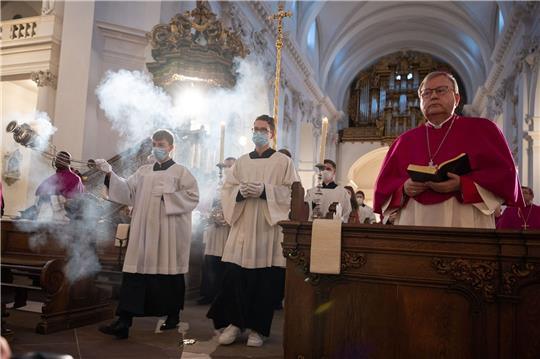 Der wegen seines Umgangs mit Missbrauchsfällen kritisierte Bischof Franz-Josef Bode wird das Bistum Osnabrück verlassen.