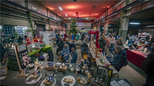 Der weihnachtliche Rammelsberg über und unter Tage bietet Geschenke und lokale Leckereien an über 50 Ständen.