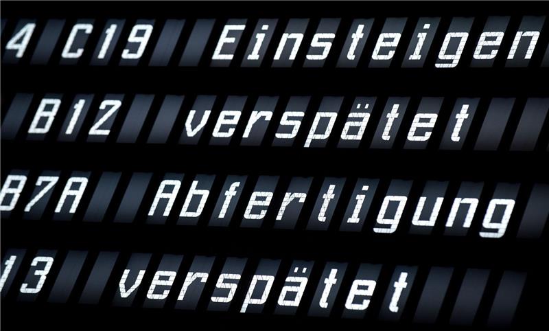 Fast jeder dritte Europa-Fluggast war 2022 verspätet Der zivile Luftverkehr in Europa war im vergangenen Jahr einer Untersuchung zufolge erneut sehr unpünktlich.