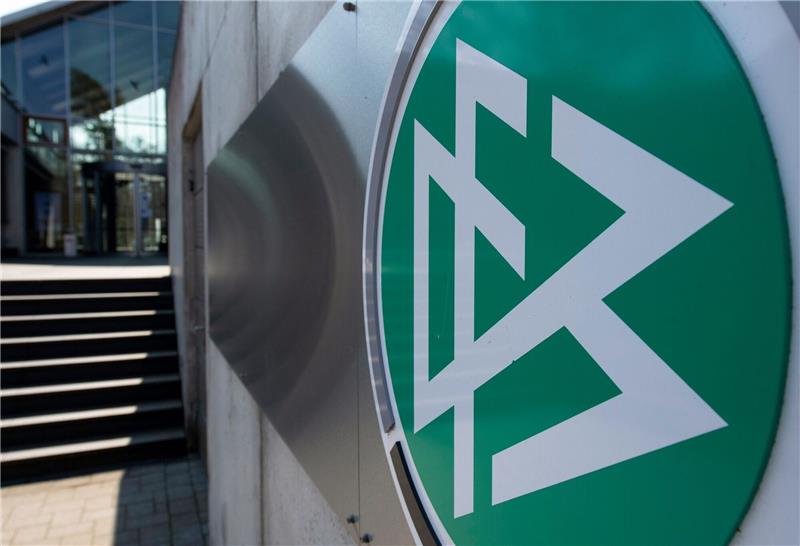 Dem DFB droht eine Millionen-Nachzahlung Der Deutsche Fußball-Bund (DFB) weist die Vorwürfe zurück. Foto: dpa-Bildfunk