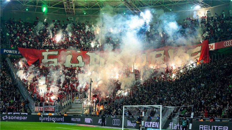 Gladbacher feiern befreienden Derby-Sieg gegen Köln Derbyszimmung im Borussia-Park.
