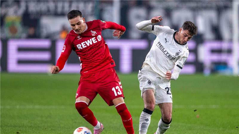 Bayern-Ausrutscher bei Union - Gladbach gewinnt Derby Derbyzeit am Rhein: Kölns Said El Mala (l) im Duell mit dem Gladbacher Joe Scally.
