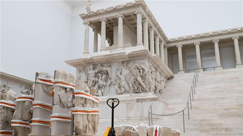 Derzeit für Besucher geschlossen: der berühmte Pergamonaltar. (Archivbild)