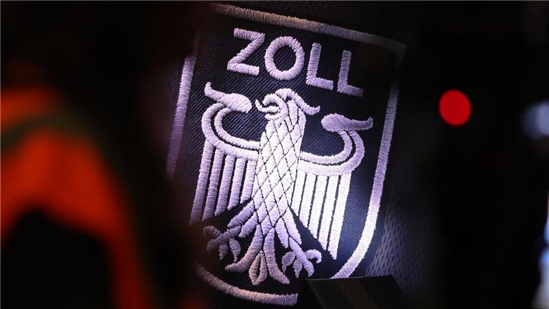 Derzeit hat der Zoll rund 49.000 Beschäftigte. Dieses Jahr sollen 1.500 Stellen beim Zoll dazukommen.