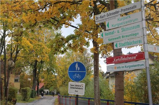 Derzeit ist die Dr.-Kurt-Schroeder-Promenade mit wenigen Ausnahmen für Autos gesperrt. Das soll sich ändern, die Trasse soll verkehrsberuhigter Bereich werden, empfiehlt der Ausschuss für Bau, Verkehr, Wirtschaft und Tourismus.  Fotos: Eggers