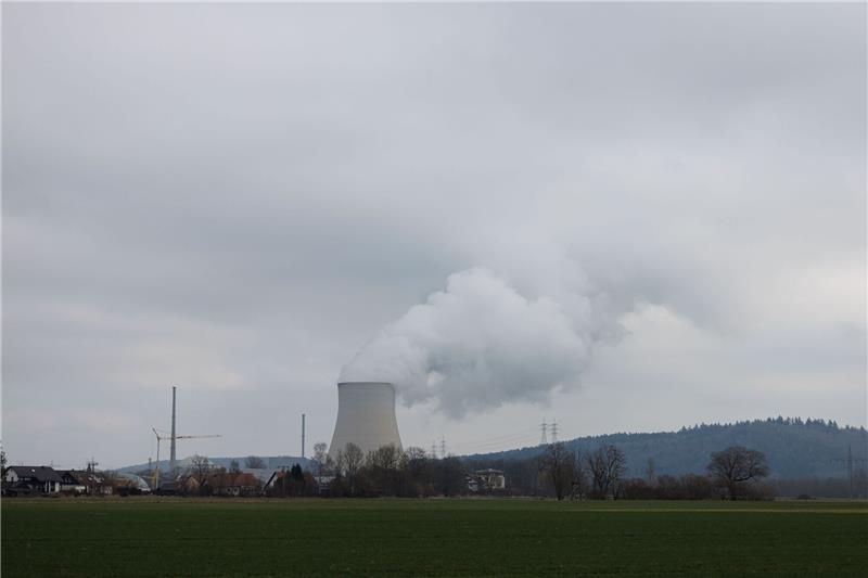 Lemke: „Es bleibt beim Atomausstieg Mitte April” Derzeit sind noch drei Atomkraftwerke in Deutschland in Betrieb: Darunter Isar 2 im bayerischen Landshut.