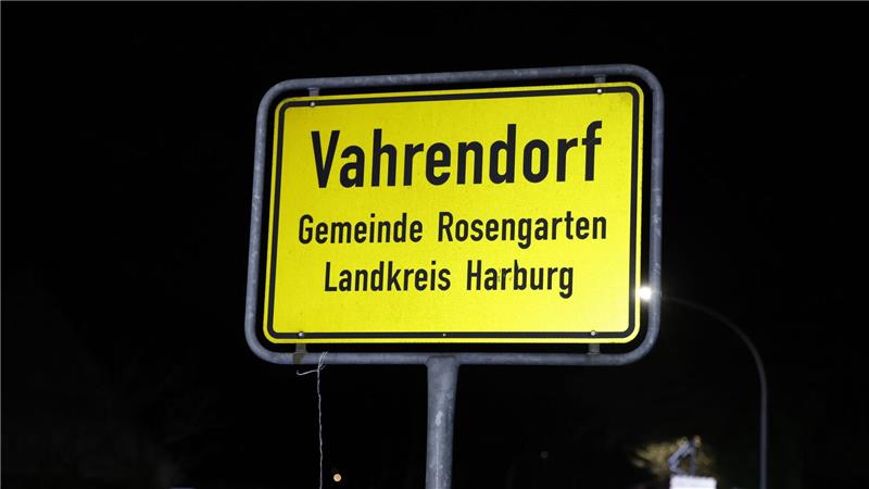 Details zu dem Fund in der Gemeinde Rosengarten nahe Hamburg gab es zunächst kaum. 