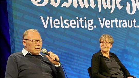 Detlef Vollheyde (l.) von der Bürgerliste ist neben der Grünen Anke Berkes einer der Anschieber des Bürgerbegehrens gegen die Beteiligung der Stadt am Bau einer Stadthalle gewesen. Sie scheiterten mit dem folgenden Bürgerentscheid.