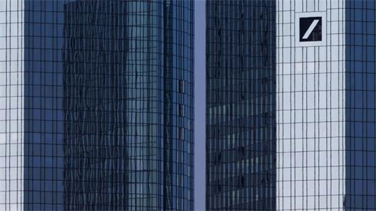 Deutsche Bank: Auch die Zwischenbilanz für das dritte Quartal fällt positiv aus. (Archivbild)