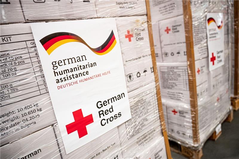 Von Erdbeben Betroffene sollen unbürokratisch Visa bekommen Deutsche Hilfsgüter auf dem Weg in die Türkei.