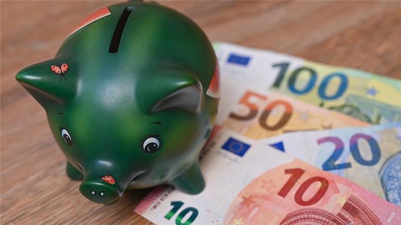 Private Haushalte in Summe so reich wie nie Deutsche legen viel Geld auf die hohe Kante (Symbolbild)