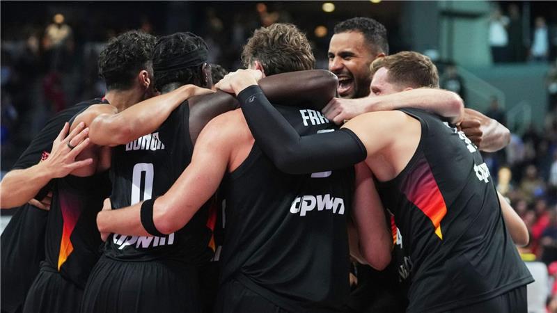 Gold in Riga: Basketballer erobern EM-Titel Deutschland bejubelt den EM-Titel.