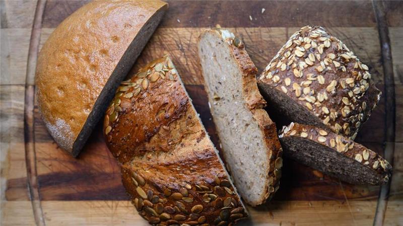 Essen gehen immer teurer: Deutschland isst Stulle Deutschland, deine Brotsorten: beispielsweise Kürbiskernbrot, Vollkornbrot und Mischbrot. (Symbolbild)