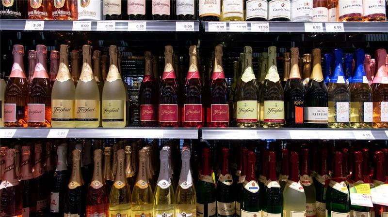 Sekt - immer öfter alkoholfrei oder mit Sirup Deutschland gehört zu den Ländern, in denen weltweit am meisten Sekt getrunken wird. (Archivbild)