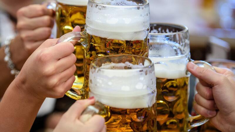 Bier schon ab 14? „Begleitetes Trinken“ auf dem Prüfstand Deutschland gilt bei Alkohol als „Hochkonsumland“. (Symbolfoto)