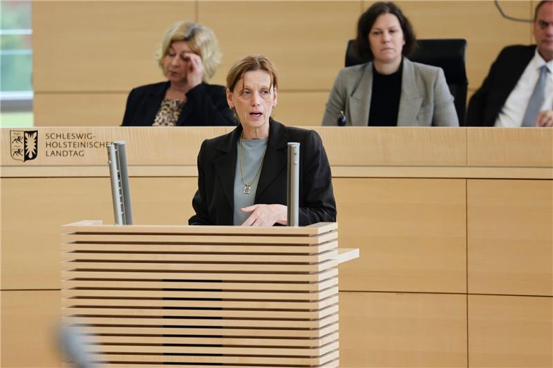 Prien: Deutschland muss sozialer Bildungsstaat werden «Deutschland muss den Weg vom Sozialstaat zum sozialen Bildungsstaat einschlagen», sagt CDU-Bundesvize Karin Prien.