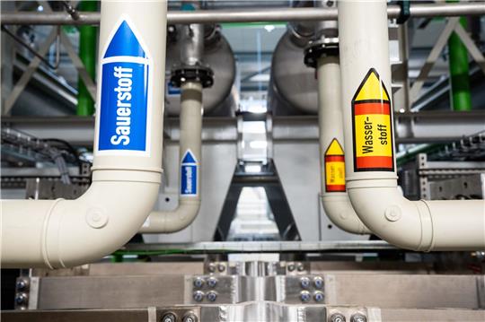 Deutschland und die EU laufen nach einer kürzlich veröffentlichten Studie Gefahr, ihre eigenen Wasserstoffziele zu verfehlen. Sauberer Wasserstoff als Energieträger sei zum Erreichen der globalen Klimaziele unverzichtbar.