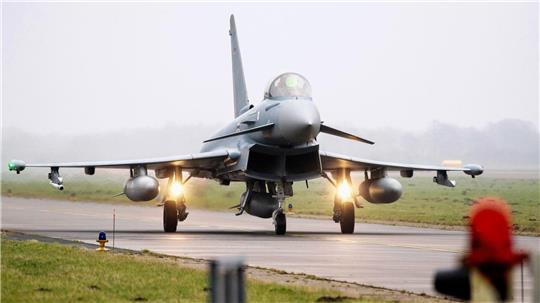 Deutschland verlegt fünf Kampfjets vom Typ Eurofighter vorübergehend nach Polen. (Archivbild)