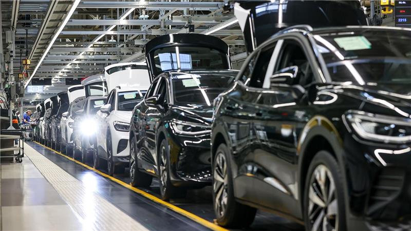Deutschlands Autobranche steht unter Druck - etwa beim Wandel zur E-Mobilität. (Archivbild 