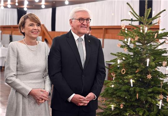 Deutschlands First Lady Elke Büdenbender (60) legt seit vielen Jahren Wert auf Weihnachten im großen Familienkreis.