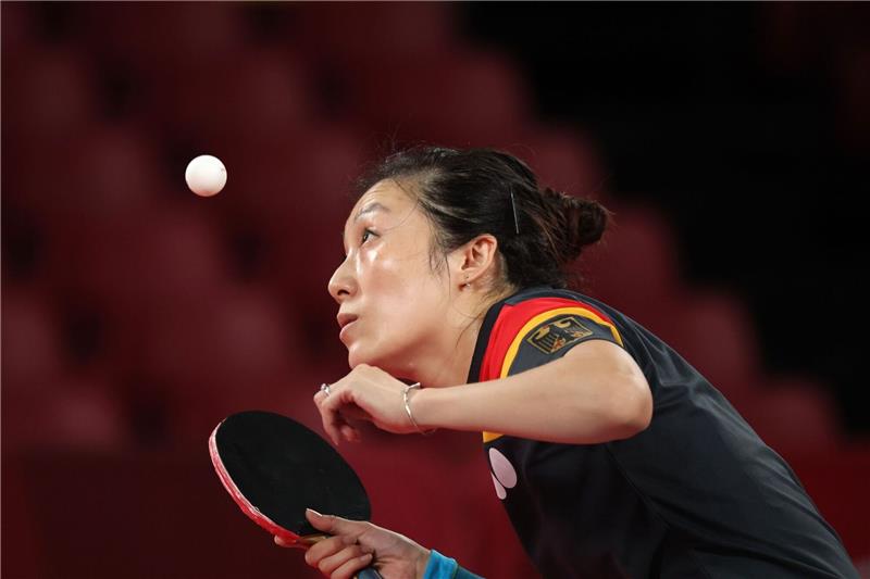 Tischtennis-Frauen im Viertelfinale - Jetzt gegen Hongkong Deutschlands Han Ying im Spiel gegen die Südkoreanerin Hyojoo.