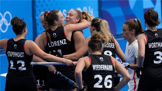 Deutschlands Hockey-Frauen siegen gegen den Olympia-Gastgeber.