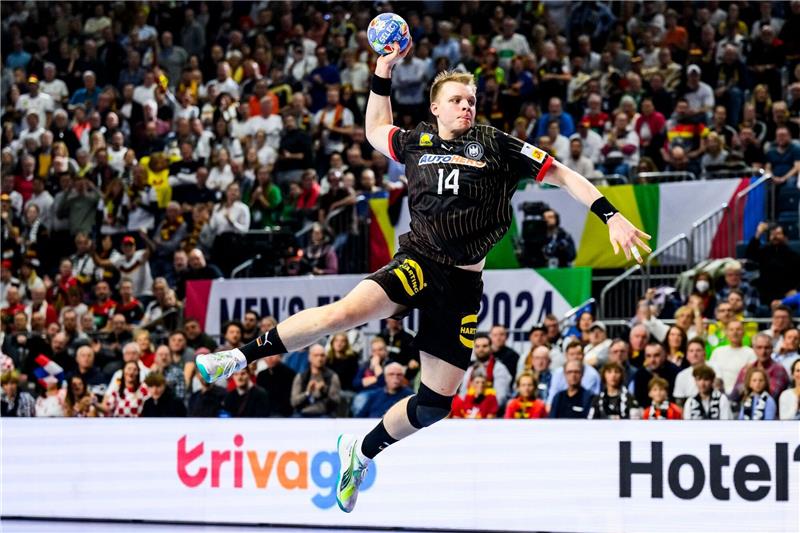 Hannover verlängert mit Nationalspielern Uscins und Fischer Deutschlands Justus Fischer in Aktion.