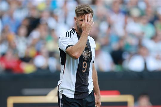 Deutschlands Niclas Füllkrug gestikuliert.