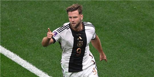Deutschlands Niclas Füllkrug jubelt nach dem Tor zum 1-1.