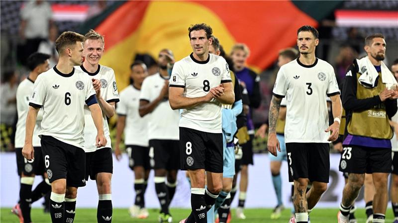 Bilder des Tages Deutschlands Spieler jubeln nach dem Spiel gegen Nordirland.