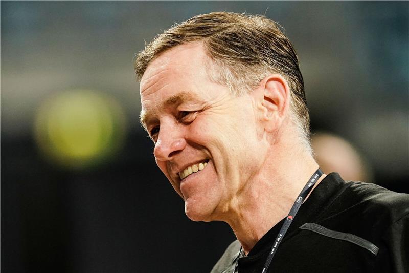 Deutschlands Trainer Alfred Gislason will mit Blick auf die Handball-WM realistisch bleiben.