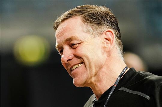 Deutschlands Trainer Alfred Gislason will mit Blick auf die Handball-WM realistisch bleiben.