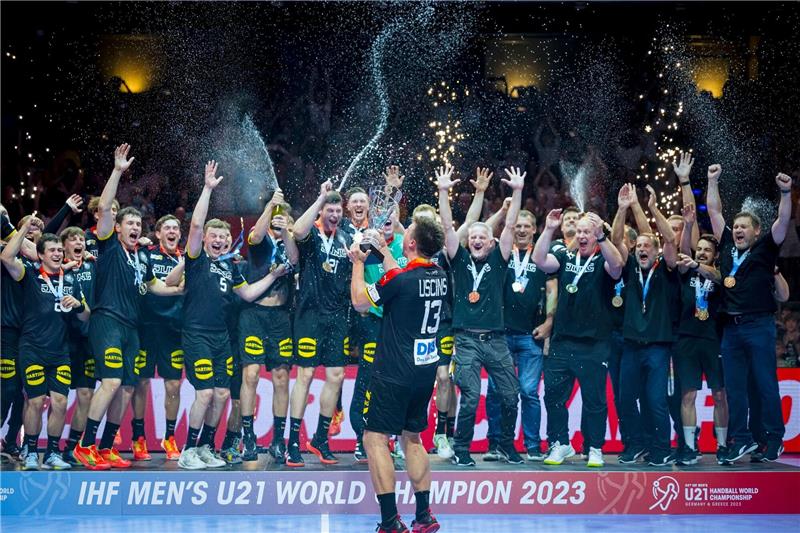 WM-Gold der U21-Handballer schürt Vorfreude auf Heim-EM Deutschlands U21-Handballer feiern den WM-Sieg in Berlin.