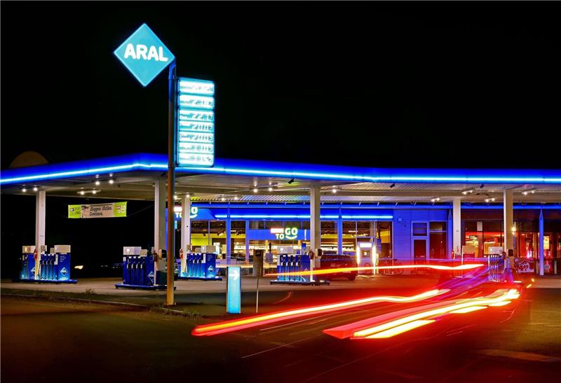 Aral: Ultraschnelles Laden bald noch einfacher möglich Deutschlands größte Tankstellenkette Aral will die Anzahl ihrer Ultraschnellladepunkte mehr als verzehnfachen.
